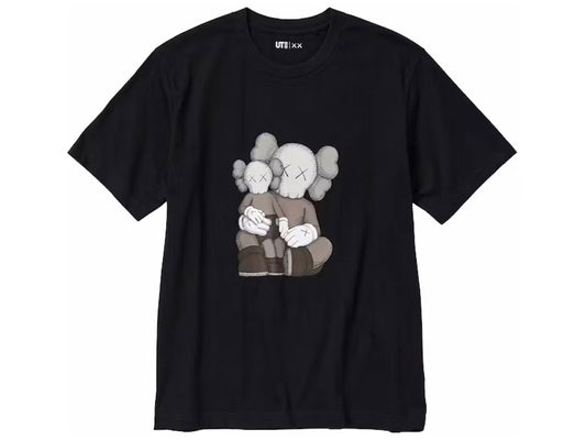 KAWS x Uniqlo UT Short Sleeve Graphic T-shirt (Asia Sizing)